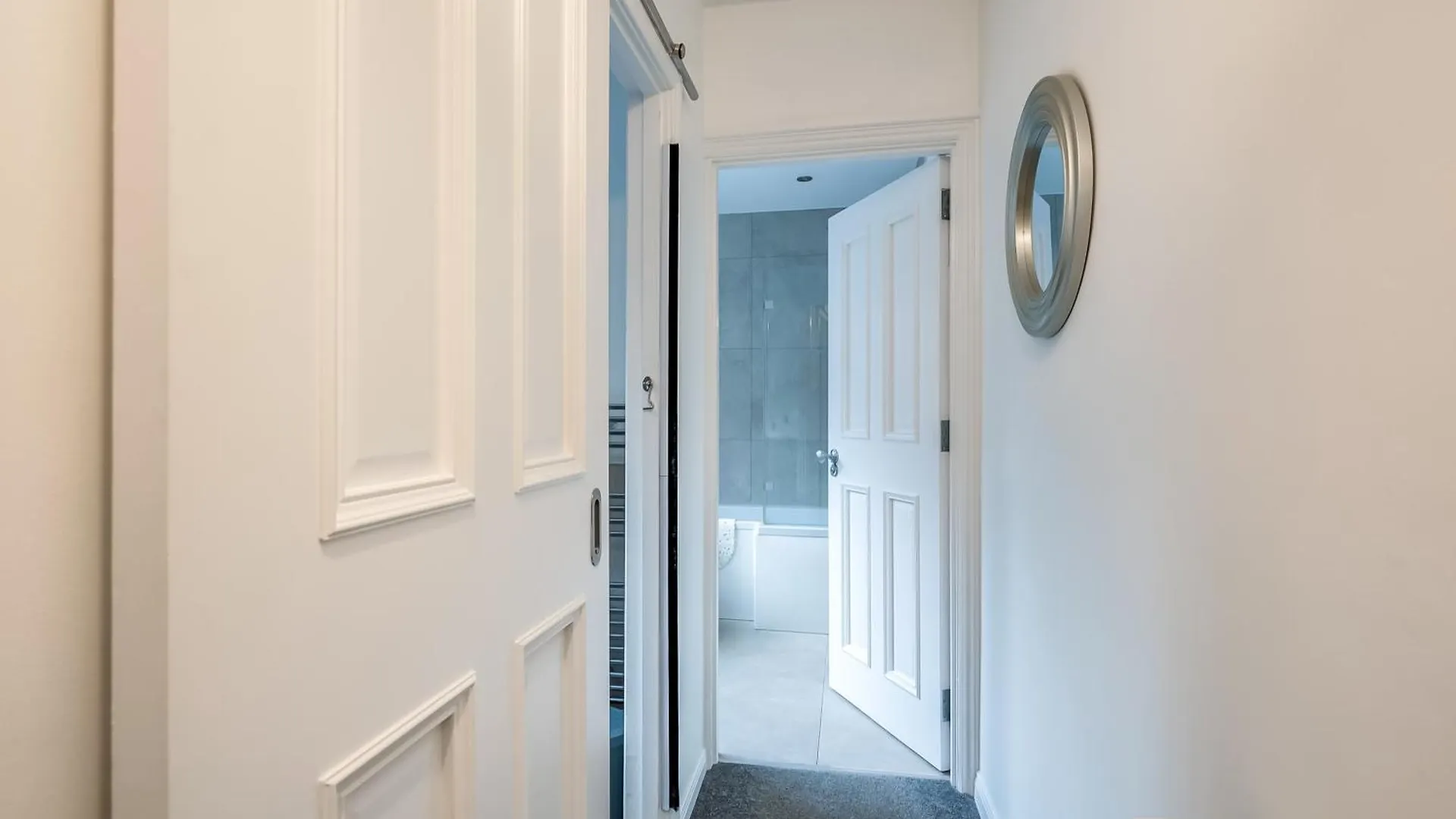 Staybynumbers - City Centre Victorian Townhouse Belfast