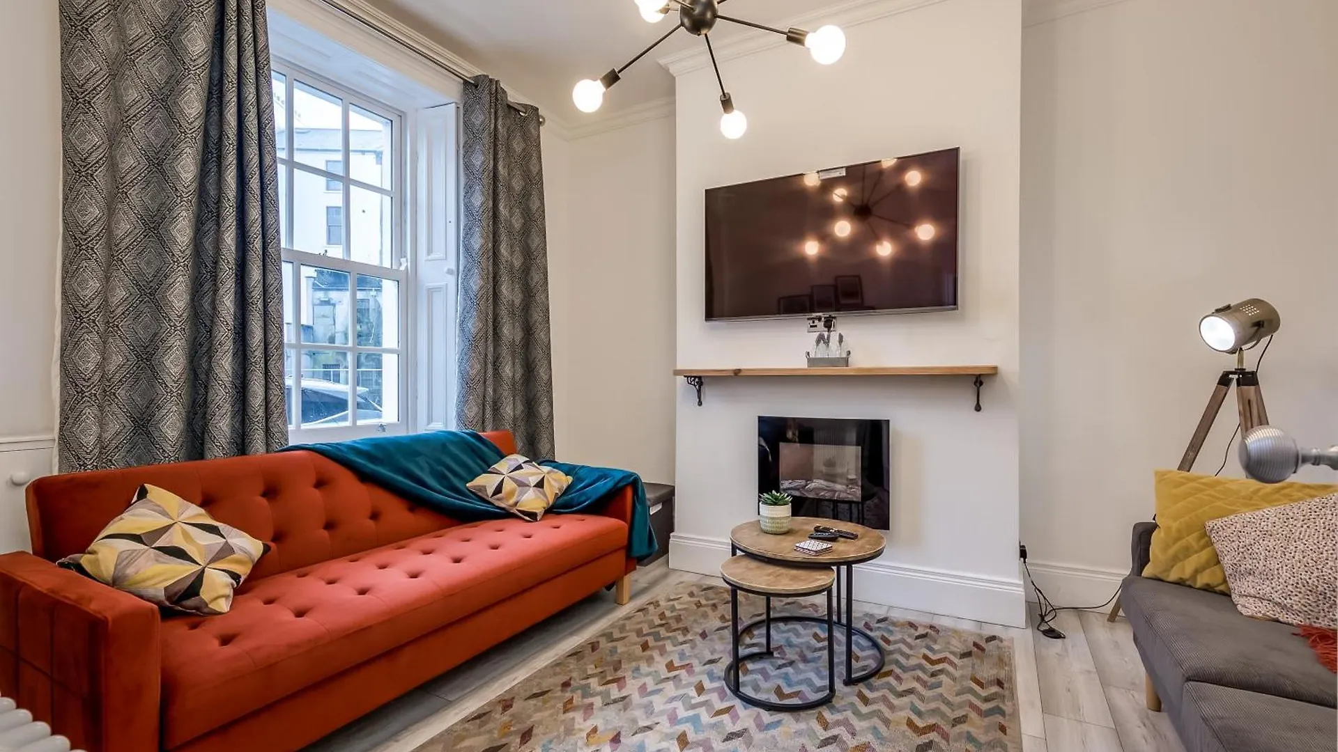 Staybynumbers - City Centre Victorian Townhouse Belfast