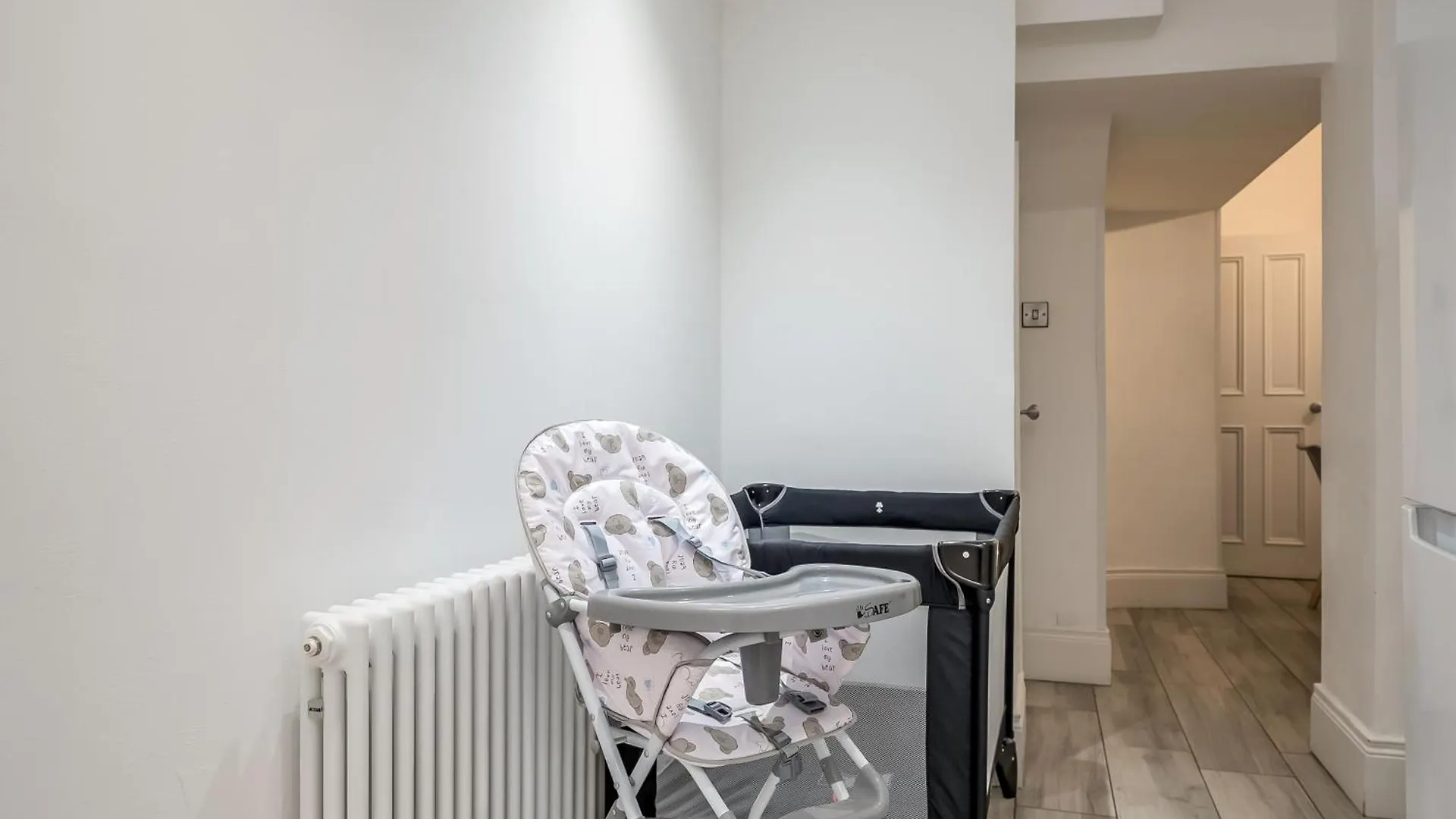 Staybynumbers - City Centre Victorian Townhouse Belfast 0*,  Royaume-Uni